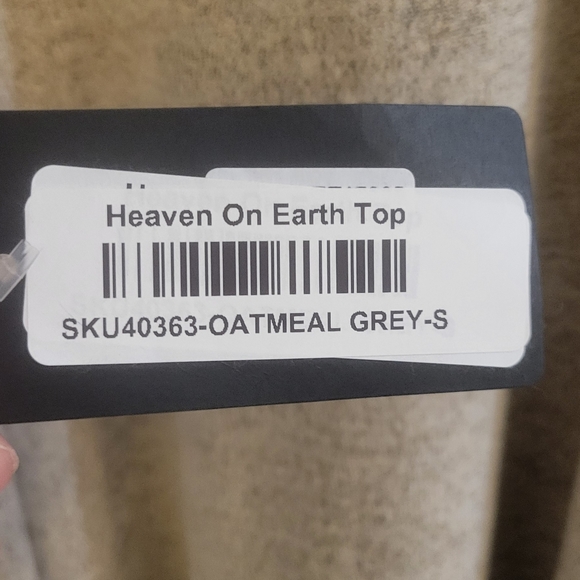 Easel NWT Reverse Stitch Top Small - Picture 9 of 11